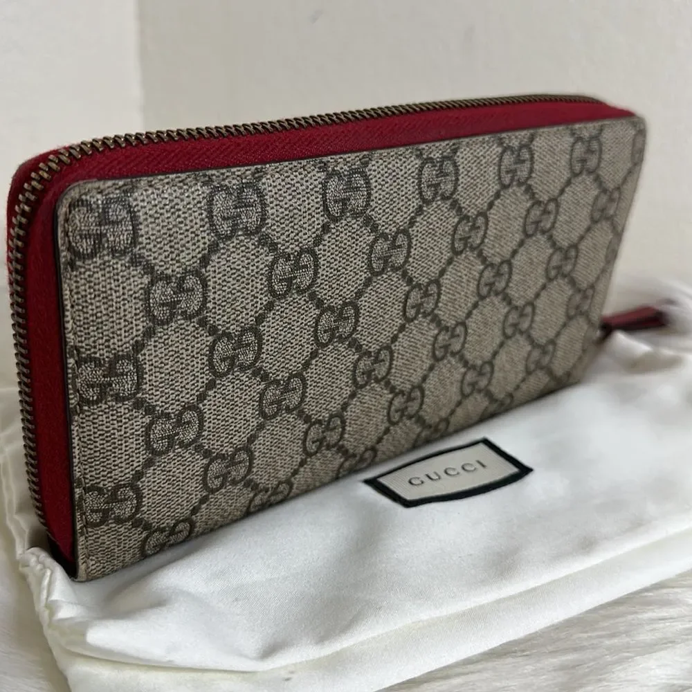 💯Authentic Gucci Beige/Red GG Supreme Canvas Cherry Zip Around Wallet🍀